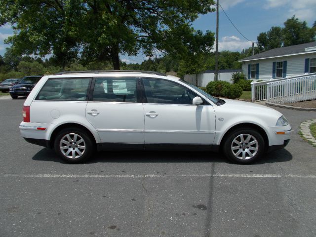 2003 Volkswagen Passat FWD 4dr Sport