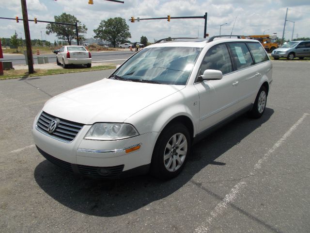 2003 Volkswagen Passat FWD 4dr Sport