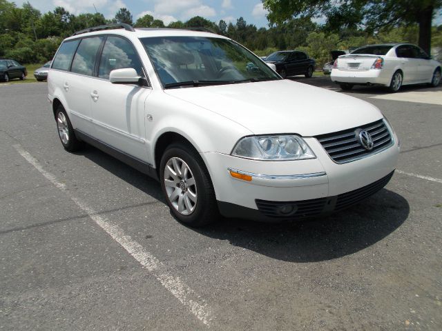 2003 Volkswagen Passat FWD 4dr Sport