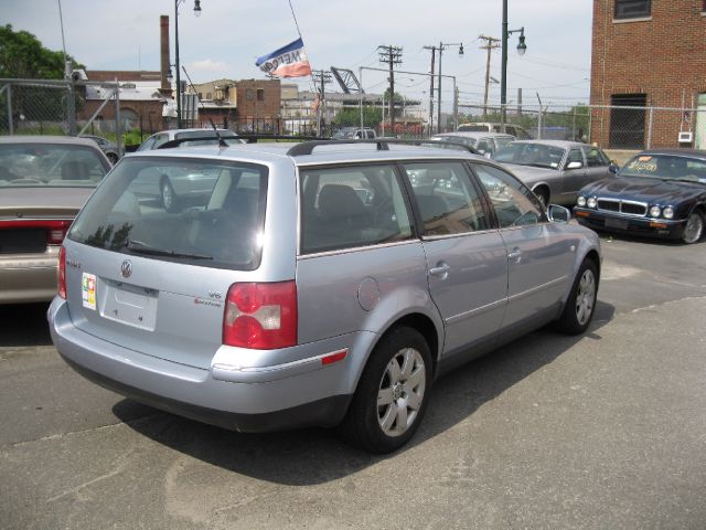 2003 Volkswagen Passat SE Crew Cab 4WD FFV