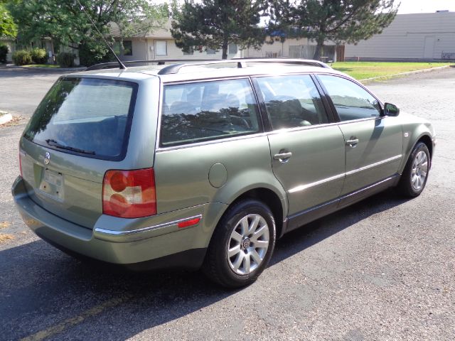 2003 Volkswagen Passat FWD 4dr Sport