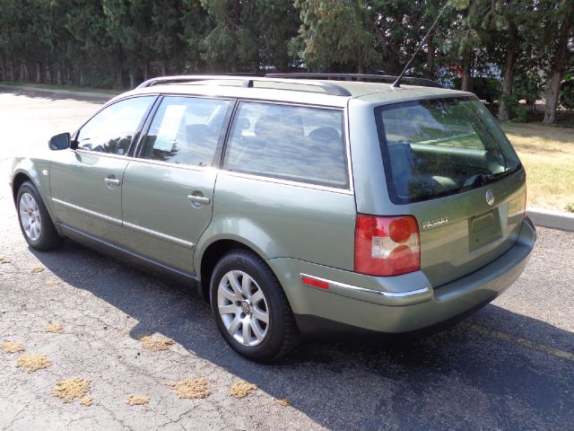 2003 Volkswagen Passat FWD 4dr Sport