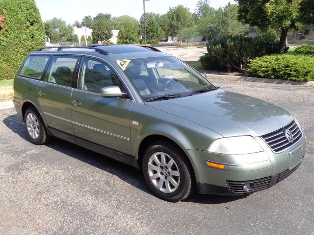 2003 Volkswagen Passat FWD 4dr Sport