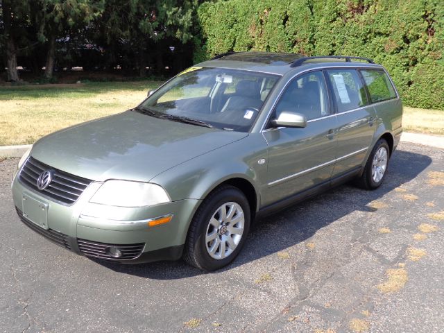 2003 Volkswagen Passat FWD 4dr Sport