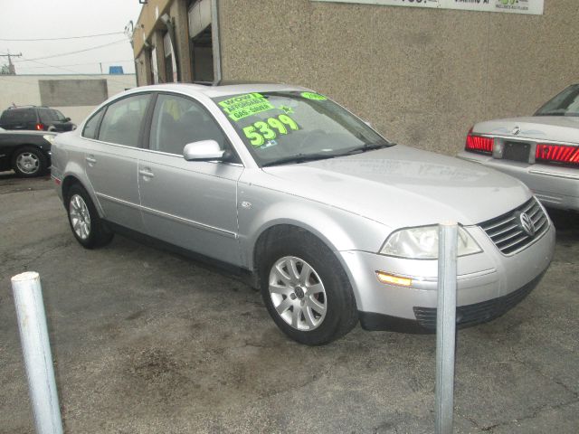 2003 Volkswagen Passat FWD 4dr Sport