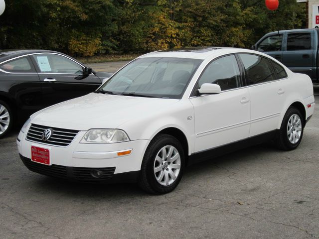 2003 Volkswagen Passat FWD 4dr Sport