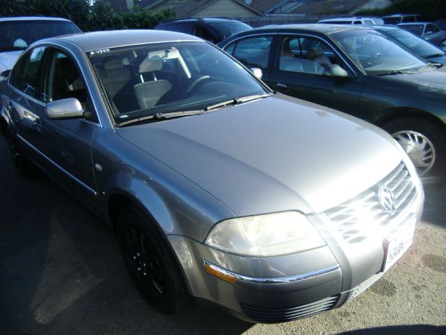 2003 Volkswagen Passat S Sedan