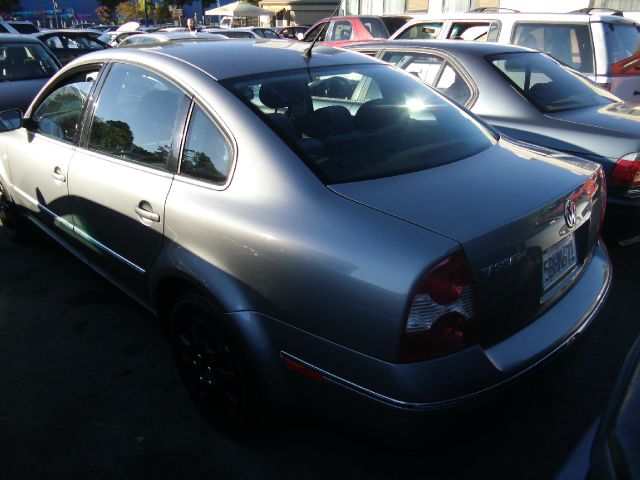 2003 Volkswagen Passat S Sedan