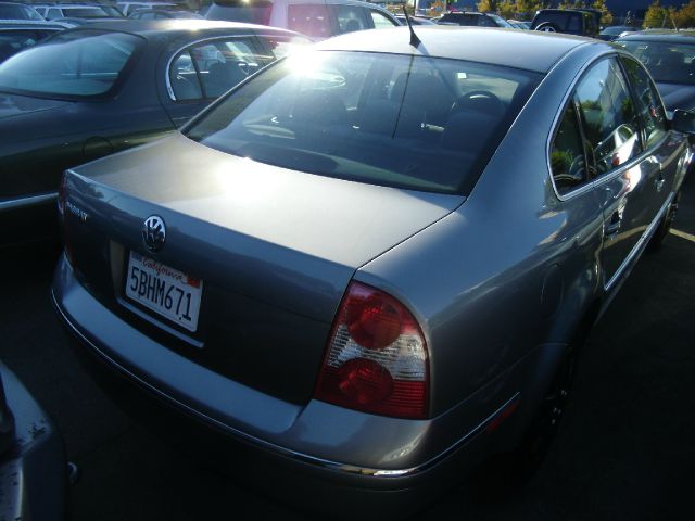 2003 Volkswagen Passat S Sedan