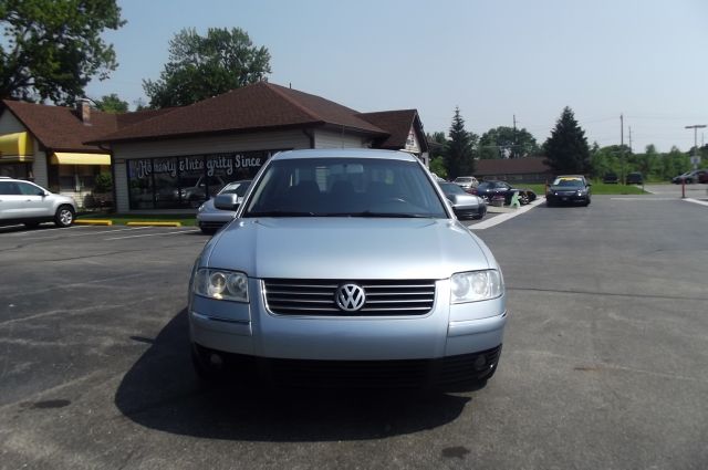 2003 Volkswagen Passat FWD 4dr Sport