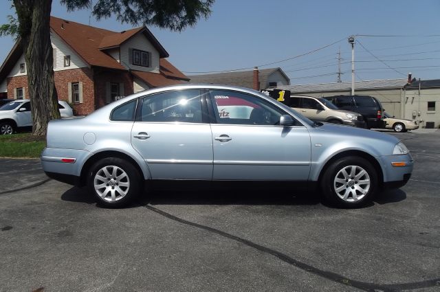 2003 Volkswagen Passat FWD 4dr Sport