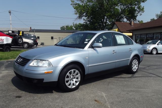 2003 Volkswagen Passat FWD 4dr Sport