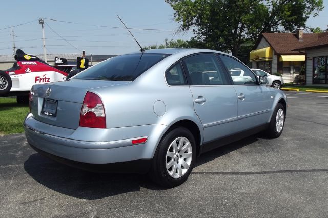 2003 Volkswagen Passat FWD 4dr Sport