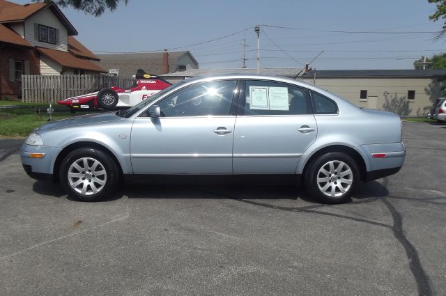 2003 Volkswagen Passat FWD 4dr Sport