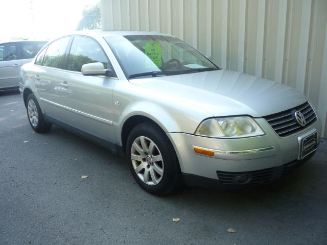 2003 Volkswagen Passat FWD 4dr Sport