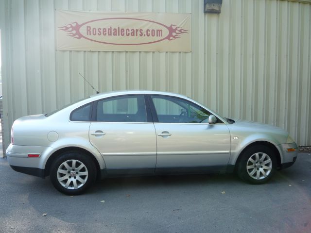 2003 Volkswagen Passat FWD 4dr Sport