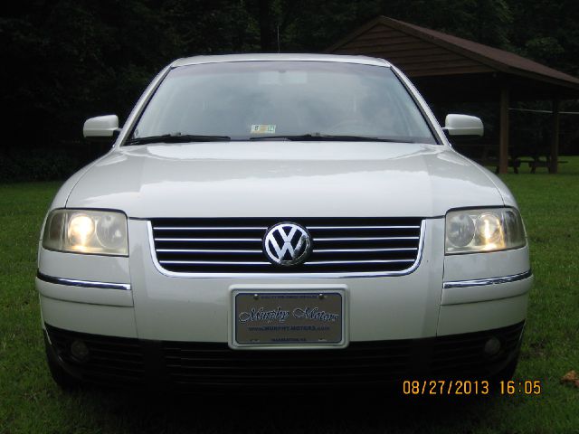 2003 Volkswagen Passat FWD 4dr Sport