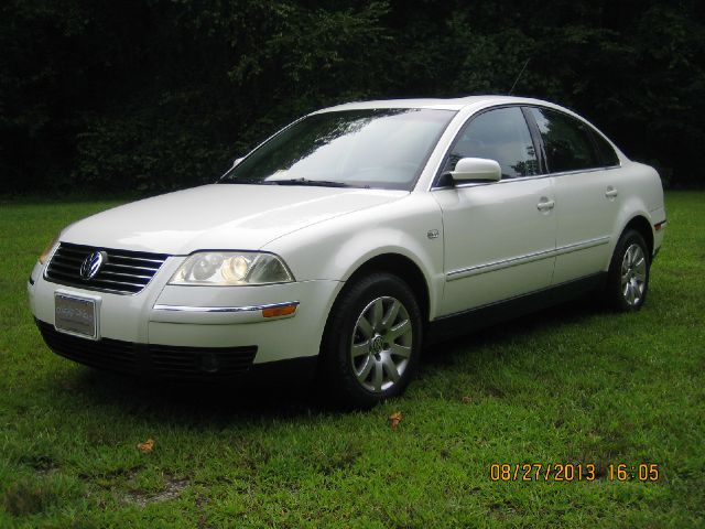 2003 Volkswagen Passat FWD 4dr Sport