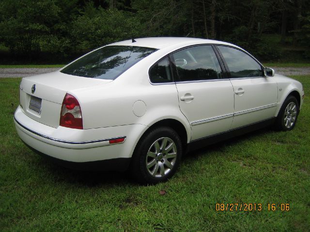 2003 Volkswagen Passat FWD 4dr Sport