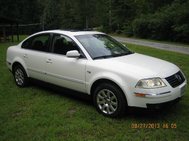 2003 Volkswagen Passat FWD 4dr Sport