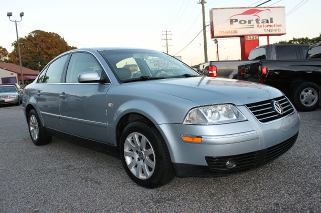 2003 Volkswagen Passat FWD 4dr Sport