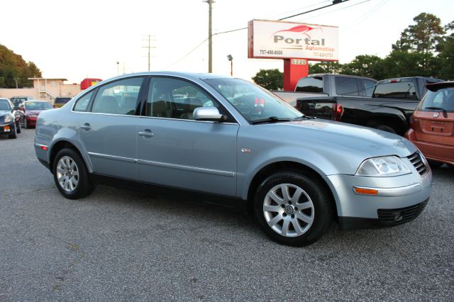 2003 Volkswagen Passat FWD 4dr Sport