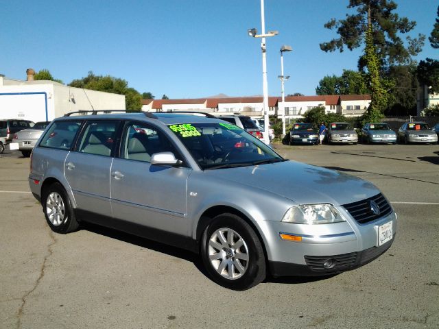 2003 Volkswagen Passat FWD 4dr Sport