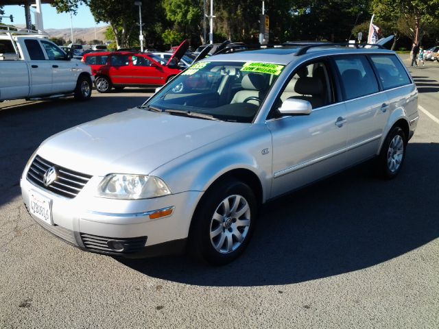 2003 Volkswagen Passat FWD 4dr Sport