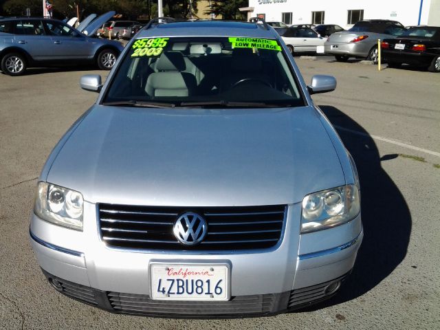 2003 Volkswagen Passat FWD 4dr Sport