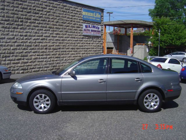 2003 Volkswagen Passat FWD 4dr Sport