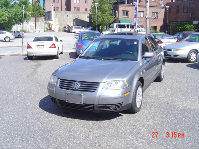 2003 Volkswagen Passat FWD 4dr Sport