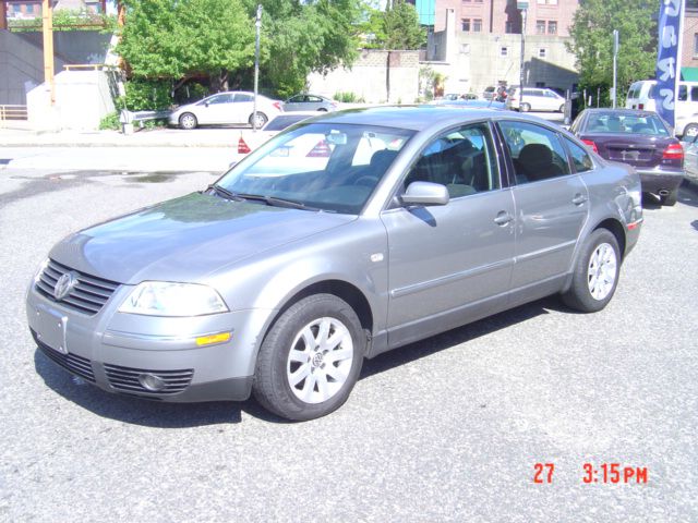 2003 Volkswagen Passat FWD 4dr Sport