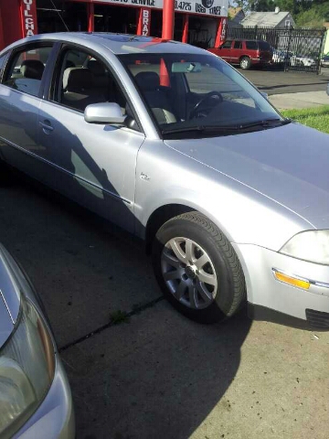 2003 Volkswagen Passat FWD 4dr Sport