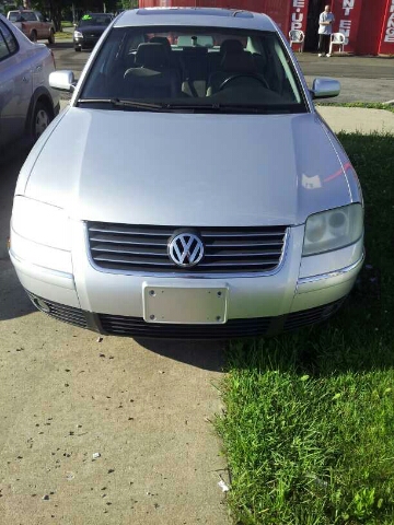 2003 Volkswagen Passat FWD 4dr Sport