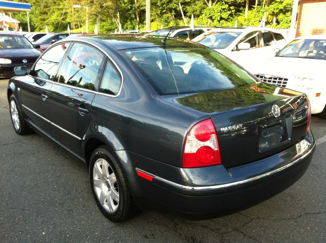 2003 Volkswagen Passat SE Crew Cab 4WD FFV