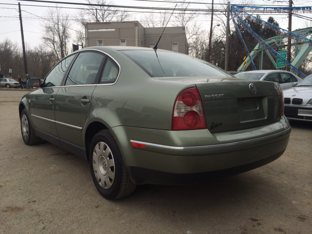 2003 Volkswagen Passat S Sedan