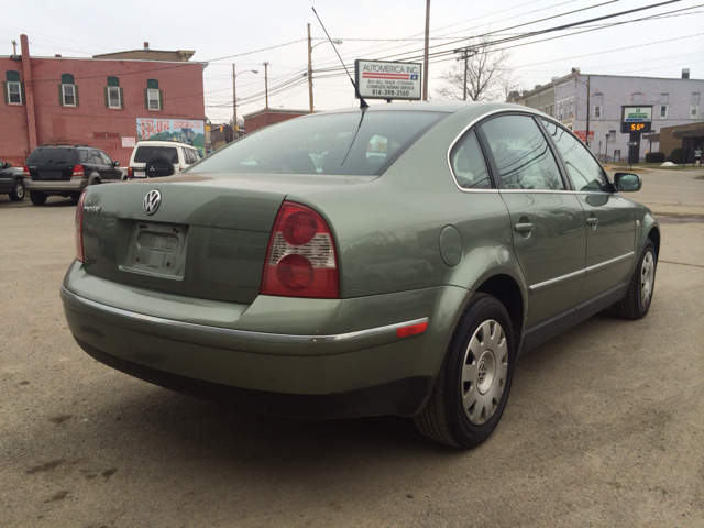 2003 Volkswagen Passat S Sedan