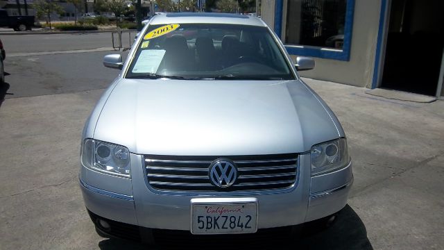 2003 Volkswagen Passat FWD 4dr Sport