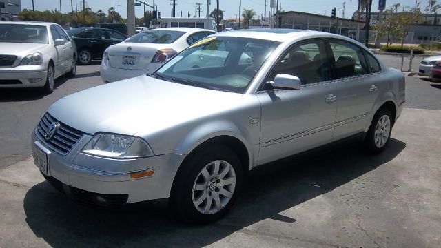 2003 Volkswagen Passat FWD 4dr Sport