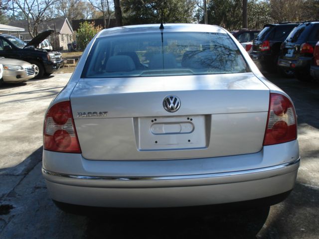 2003 Volkswagen Passat S Sedan