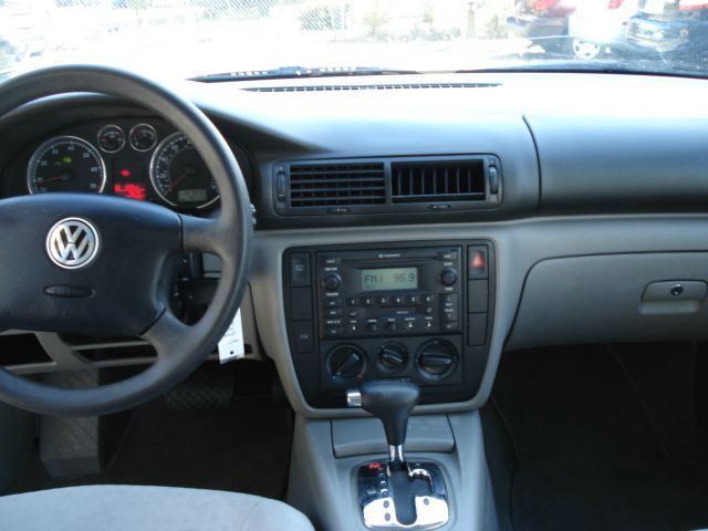 2003 Volkswagen Passat S Sedan