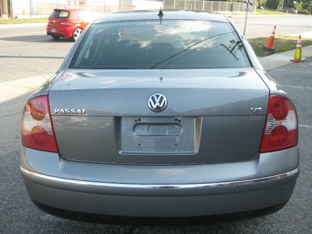 2003 Volkswagen Passat SE Crew Cab 4WD FFV