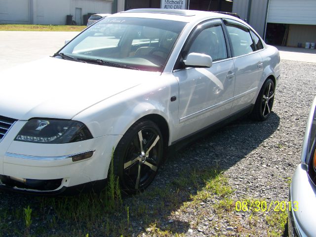 2003 Volkswagen Passat FWD 4dr Sport