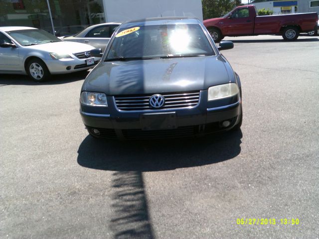 2003 Volkswagen Passat FWD 4dr Sport