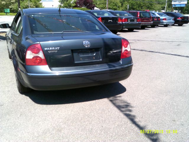 2003 Volkswagen Passat FWD 4dr Sport