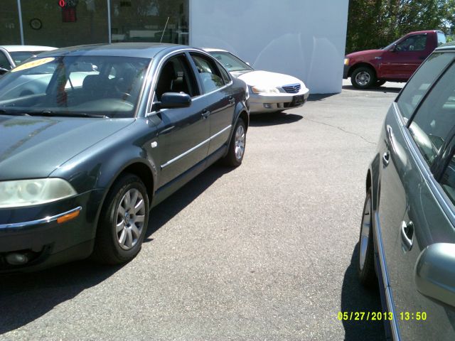 2003 Volkswagen Passat FWD 4dr Sport