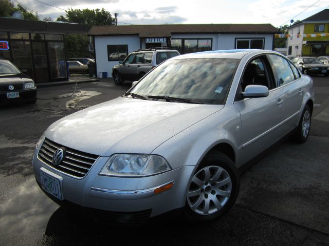 2003 Volkswagen Passat FWD 4dr Sport