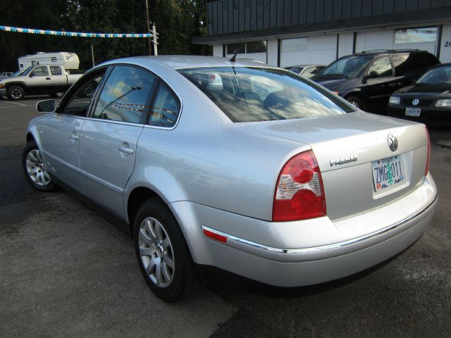 2003 Volkswagen Passat FWD 4dr Sport