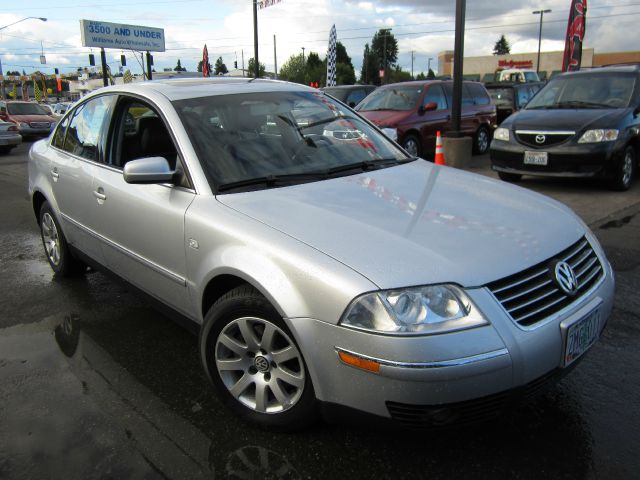 2003 Volkswagen Passat FWD 4dr Sport