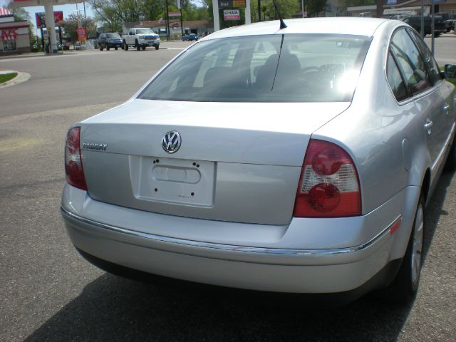 2003 Volkswagen Passat FWD 4dr Sport